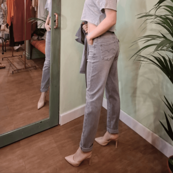 Jeans grigio Greasy – Elasticizzato a Cinque Tasche per un Look Versatile