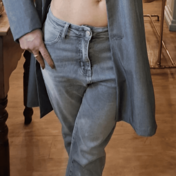 Jeans grigio Greasy – Elasticizzato a Cinque Tasche per un Look Versatile