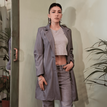 Giacca Giorgia – Eleganza Lunga con Chiusura a Due Bottoni