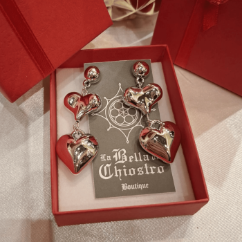 Orecchini Cuori Pendenti – Eleganza Romantica in Movimento